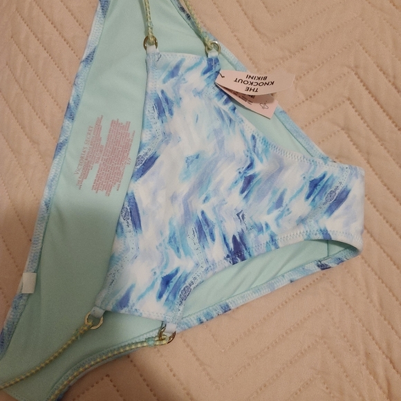 Knockout bikini 👙 - Picture 2 of 5